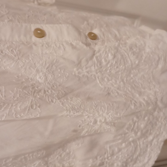 4/$80 White Floral Embroidered Blouse - Size Small - Picture 3 of 9